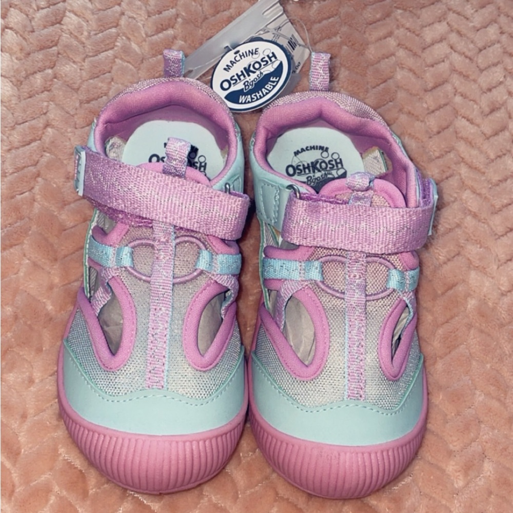 New toddler size 10 OshKosh B’gosh summer shoes